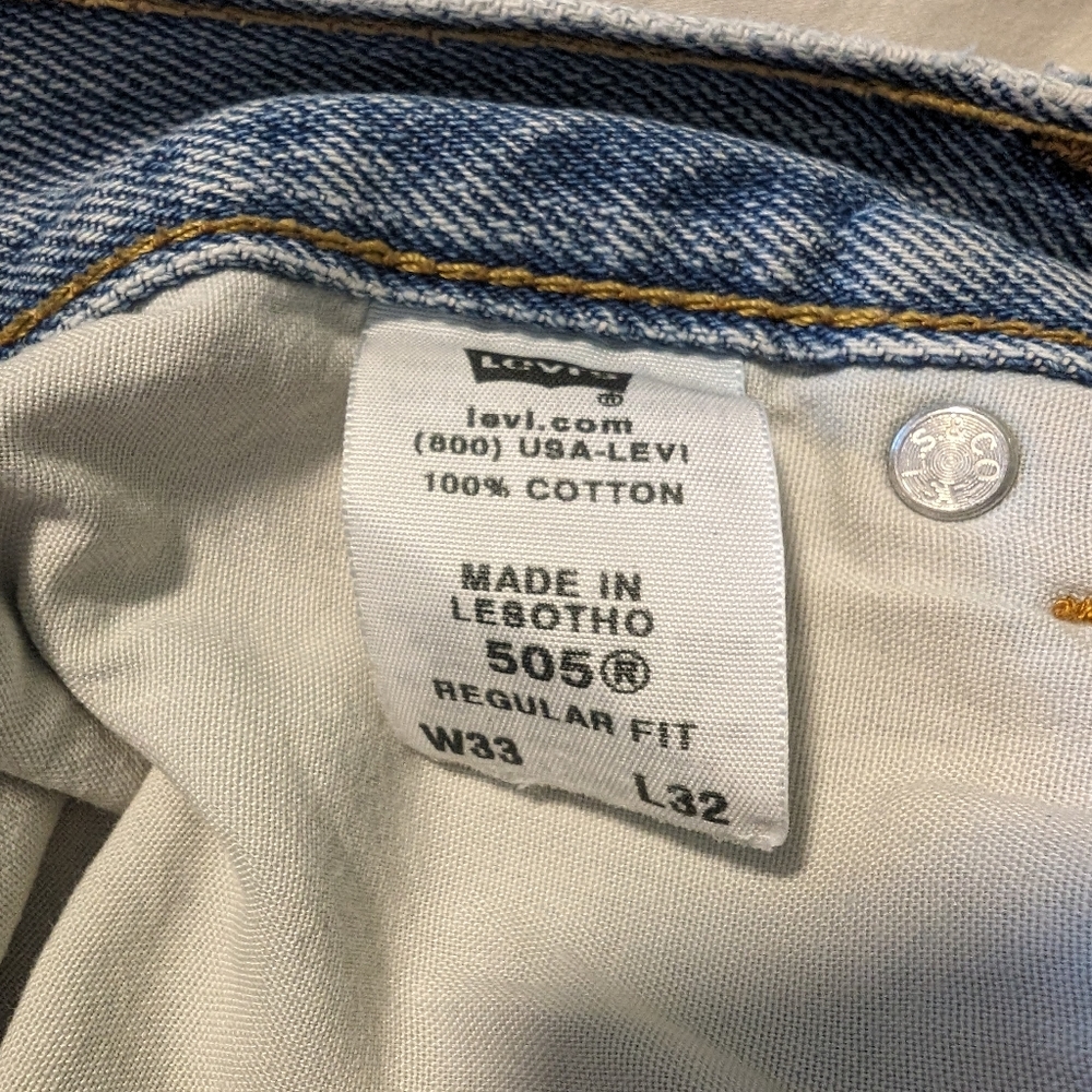 Levi's High Rise Shorts - Picture 6 of 8